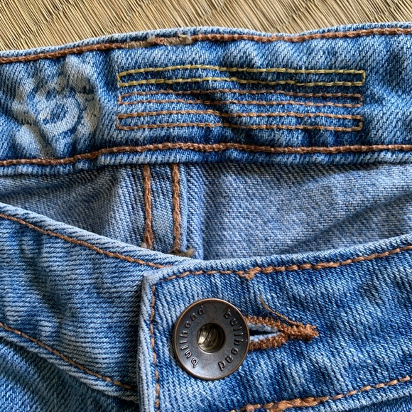Bullhead distressed jean shorts, size 9 - Picture 8 of 9